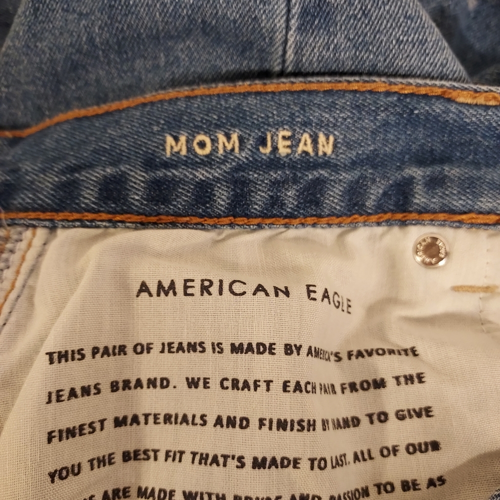 AE Mom distressed jeans size 4 - Picture 4 of 5